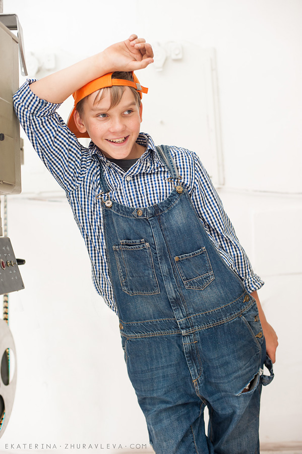 Here's another wonderful teenage boy model in denim overalls. 